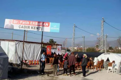 Fatih Erbakan, Hatay’da depremzedelerle bir araya geldi