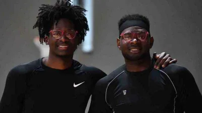 Basketbolculardan kansere pembe gözlük