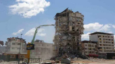 Hatay’da enkaz kaldırma çalışmaları devam ediyor