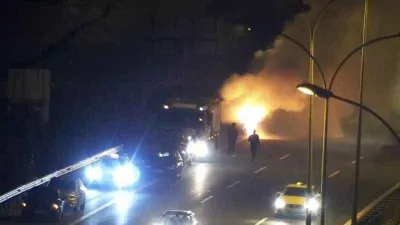 Sultanbeyli TEM Otoyolu’da otomobil alev alev yandı