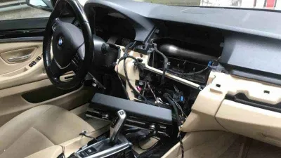 Bayrampaşa'da lüks araçla geldiler, başka bir lüks aracı soyup gittiler