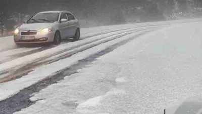 Muğla'da dolu yağışı etrafı beyaza bürüdü