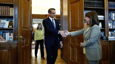 Yunanistan’da seçimin galibi Miçotakis hükümeti kurma görevini iade etti