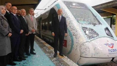 Milli tren bugün ilk kez yolcu taşımaya başlıyor