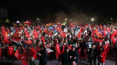 Sakarya'da seçim coşkusu sokaklara sığmadı