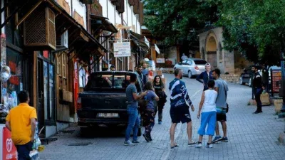 Yaz aylarında nüfusu 10'a katlanıyor