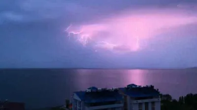 Van Gölü üzerinde şimşekli görsel şölen