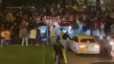 Kutlama yapan GS taraftarlarını ezdi