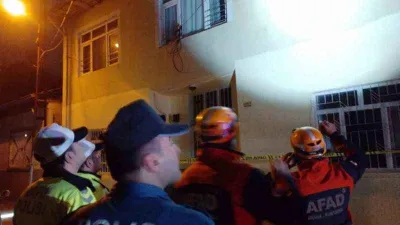 Malatya’da hasarlı evde göçük meydana geldi