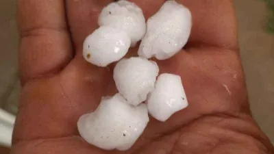 Özalp’ta dolu ve sel hasara neden oldu