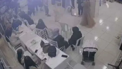 Depreme nişan töreninde yakalan vatandaşların panik anları kamerada