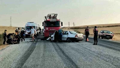 Kontrolden çıkan otomobil karşı şeritteki araca çarptı: 1 ölü, 8 yaralı