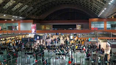 SABİHA GÖKÇEN HAVALİMANI'NDA BAYRAM YOĞUNLUĞU 