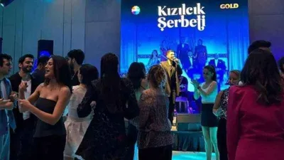 Kızılcık Şerbeti'nden görkemli sezon finali kutlaması