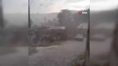 Sivas'ta misket büyüklüğünde dolu yağdı