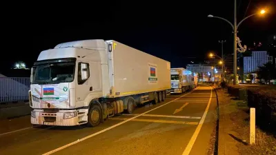 Bakü’den çıkan yardım tırları Türkiye üzerinden Suriye’ye gidiyor