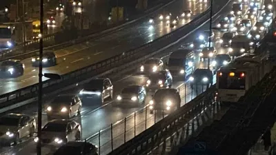 İstanbul’da okulların açılmasıyla trafik yoğunluğu oluştu