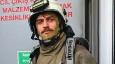 Yangına müdahale ederken düşen itfaiye eri hayatını kaybetti