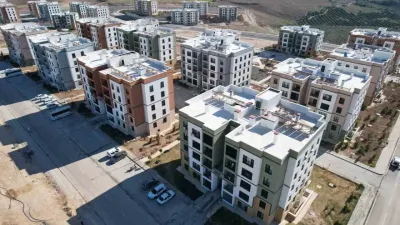 Adana’da depremzedeler için yapılan TOKİ konutlarının inşası sürüyor