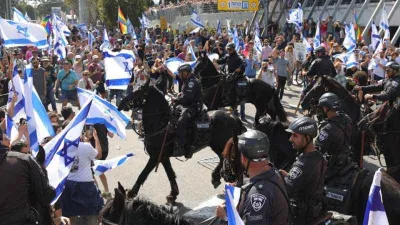 İsrail yargı reformunu protesto ediyor