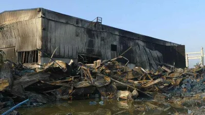 Fabrikada çıkan yangında hasarın boyutu gün ağarınca ortaya çıktı