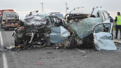 Konya'da kamyonet ile minibüs çarpıştı: Faik Türkmen, Hasım Hüseyin, Hıdır El Hüseyin, Fehime El Abud hayatını kaybetti