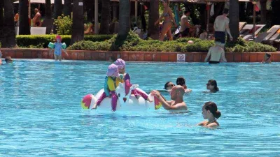 Antalya'da havuzlar denetlenip numune alınıyor