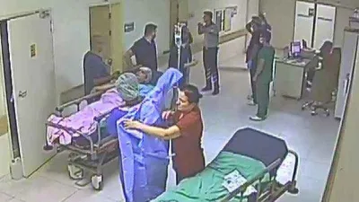 Sağlık ekibi sayesinde bebeğini deprem anında doğurdu