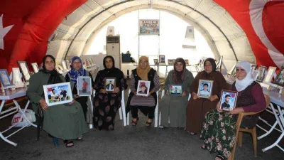 Sıcak havaya rağmen evlat nöbeti devam ediyor