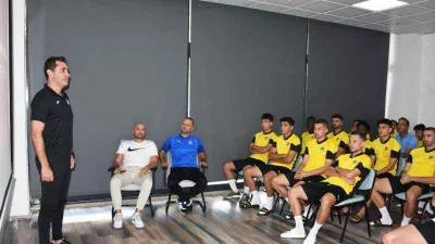 Manisa FK futbolcularına değişen kurallarla ilgili eğitim verildi