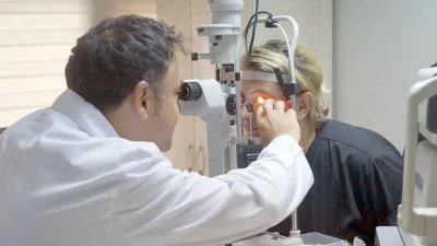 Havuzda serinlemek isterken gözlerinizden olmayın