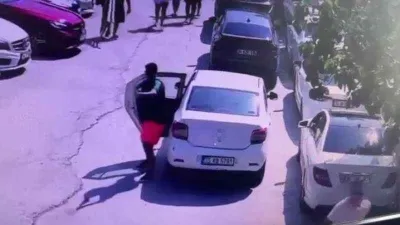 İzmir’de eğlence mekanının kurşunlandığı anlar kamerada