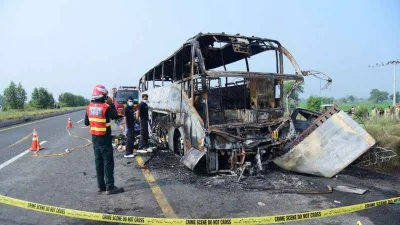 Pakistan’da kaza yapan otobüs yandı: 20 ölü, 15 yaralı