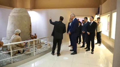 Bakan Ersoy, Ahlat Müzesi’ni ziyaret etti