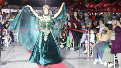 Kaftan-ı Eda defilesi izleyenleri tam not aldı