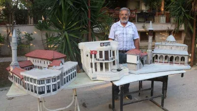 Depremin yerle bir ettiği enkaz kentin tarihi eserlerinden geriye maketleri kaldı