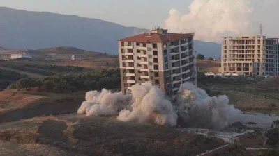 Kağıt gibi yerle bir olan 15 katlı binadan geriye borç kaldı