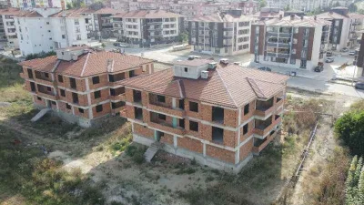 Müteahhit, depreme dayanıksız milyonluk sitelerini yıktırdı: Molozları elleriyle kırdı