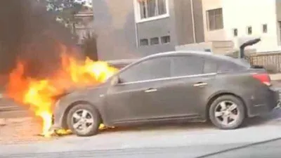 Bursa'da seyir halindeki otomobil alev alev yandı