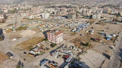 Enkazın kaldırılmasıyla tanınmaz hale gelen Hatay'da depremzedeler gelecekten ümitli