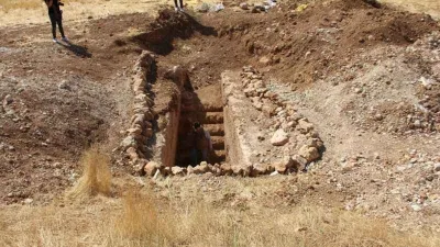 Kaçak kazı ihbarıyla bin 700 yıllık kaya mezarı bulundu