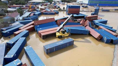 Halkalı Tren Garı göle döndü