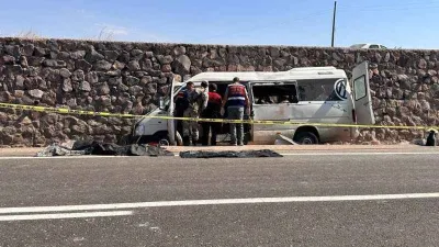 Tarım işçilerini taşıyan minibüs devrildi: 3 ölü, 17 yaralı