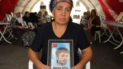 Evlat nöbetindeki anne: “Çocuğumun babası evlat hasretinden vefat etti”