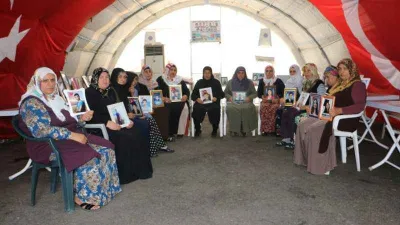 Annelerin umutlu bekleyişi bin 472 gündür devam ediyor