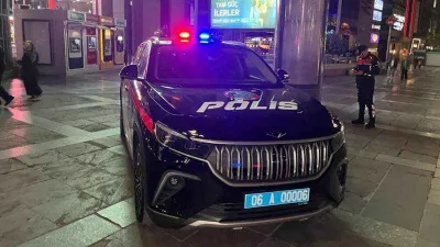 Kızılay Meydanı'nda polis aracı Togg görevde