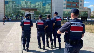 FETÖ ve dolandırıcılıktan aranan zanlı tutuklandı