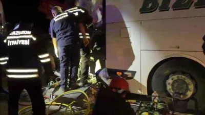 Erzurum'da yolcu otobüsü traktör römorkuna çarptı: 2 ölü, 14 yaralı