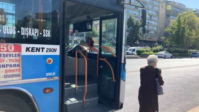 Ankara’da özel halk otobüsü şoförleri ile 65 yaş üzeri vatandaşlar karşı karşıya geldi