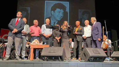 Sanat Güneşi, şarkılarıyla anıldı
